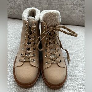 NWOT Women's Tan Lace-Up Ankle Boots